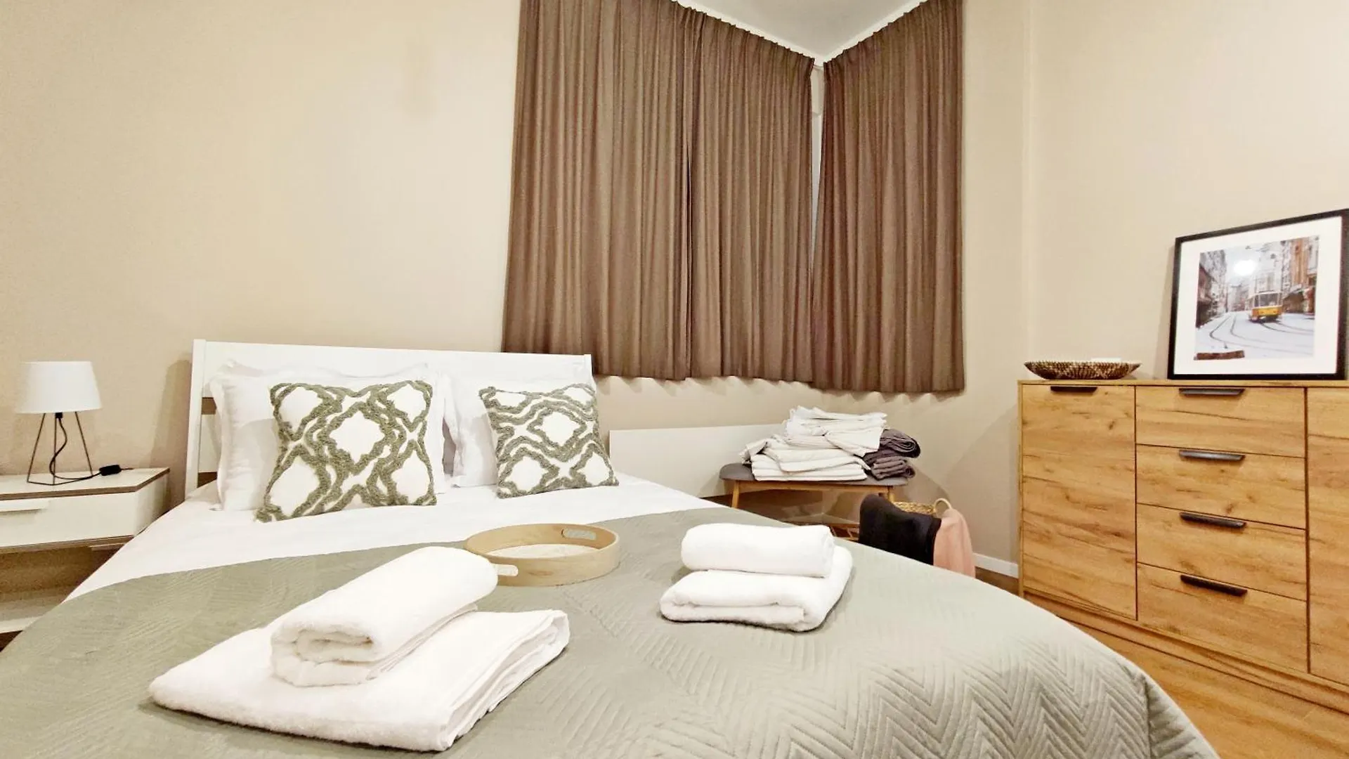 Top Centre 1 Bedroom Apt Next To Vitosha Blvd. Sofia Apartment